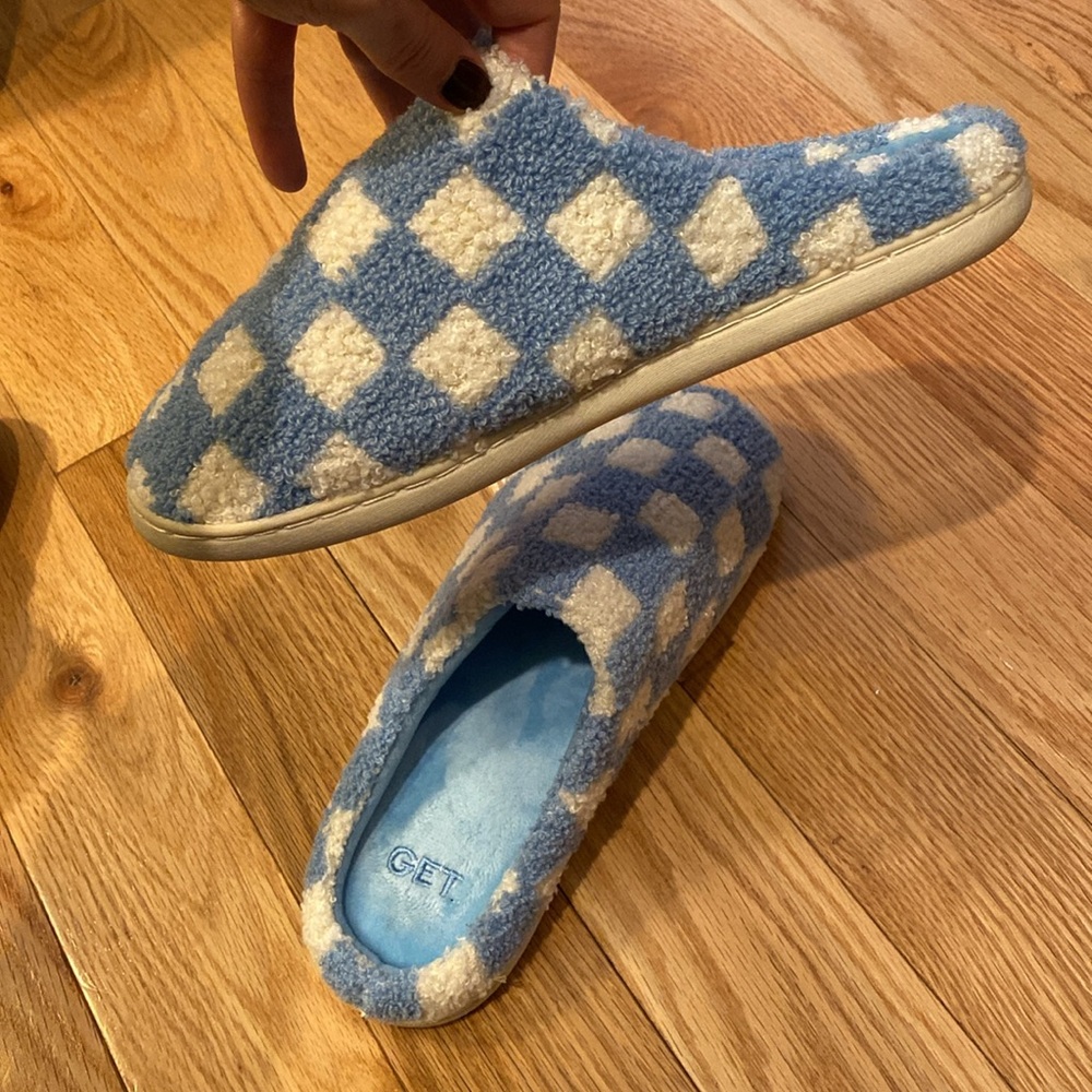 Checkered "GET COZY" Slippers in Blue/White, Size 9 - Picture 7 of 8